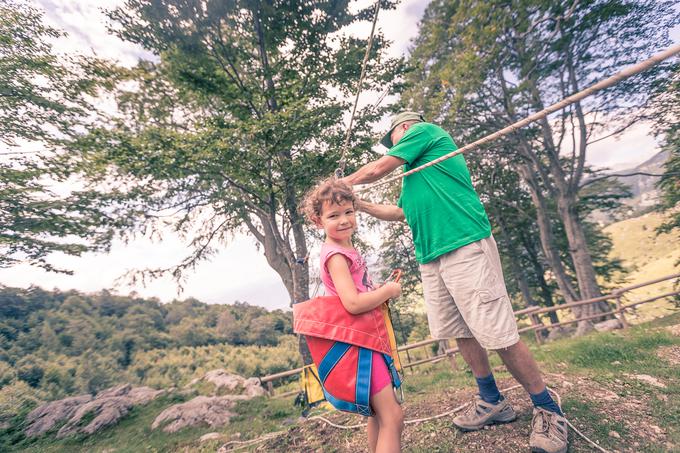 Otrokom je treba izlet narediti tako zanimiv, da bodo v njem uživali tudi, če ne bodo dosegli vrha. Vzpon začnite počasi in primerno svojemu oziroma otrokovemu tempu, hoja pa naj bo varna in udobna. | Foto: 