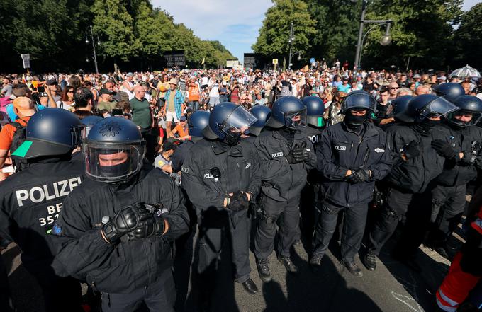 Protest proti koronavirusnim omejitvam v Berlinu | Foto: Reuters