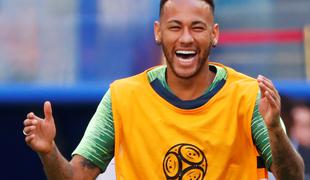 Neymar z novo pričesko, Mehičane strah prekletstva