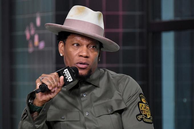 D. L. Hughley je pozneje sporočil, da je vse v redu, a da je pozitiven na covid-19. | Foto: Getty Images