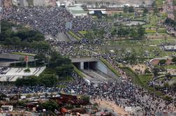 Peking proteste v Hongkongu označil za izgrede