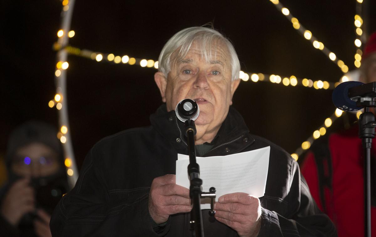 Petkovi kolesarski protesti, Milan Kučan, Matjaž Hanžek | Javno pismo so med drugimi podpisali Milan Kučan, Danilo Türk, Spomenka Hribar, Niko Toš, Ema Kugler, Uroš Lipušček in Miroslav Cerar. | Foto Bojan Puhek