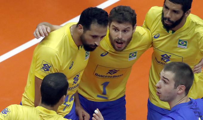 Brazilci so trenutno na vrhu skupine B. Če bodo tam ostali, se bodo v drugem delu Slovenci pomerili z njimi. O prvem mestu v skupini B odloča obračun med Kanado in Francijo. | Foto: FIVB