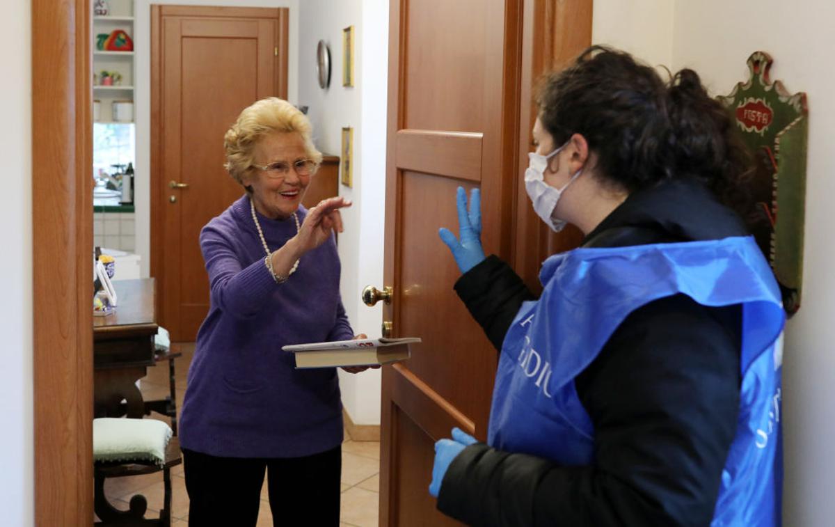 koronavirus Italija | Kitajski zdravniki svarijo, da tudi v Italiji delajo enako napako kot v Wuhanu: samoizolacija po njihovem mnenju ni zadostna zaščita pred nadaljnjim širjenjem okužbe. | Foto Getty Images