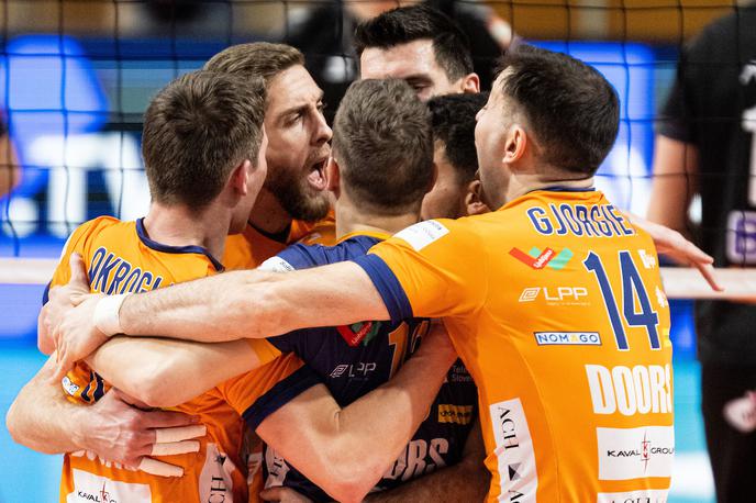 ACH Volley Ljubljana A.J. Fonte Bastardo | Odbojkarji ACH Volleyja in Calcita začenjajo finale državnega prvenstva. | Foto Vid Ponikvar/Sportida