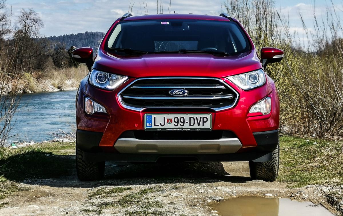 Ford ecosport 1.5 ecoblue 92 kW AWD titanium | Sprednji del ecosporta je pomaknjen bližje k tlom, kar zahteva posebno pozornost med vožnjo pa razdrapanih podlagah. | Foto Gašper Pirman