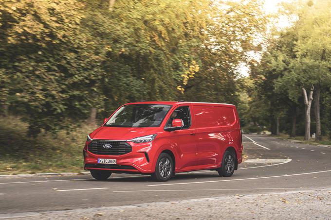 Ford transit custom je najbolje prodajano posamično lahko gospodarsko vozilo v Sloveniji. 
 | Foto: Ford