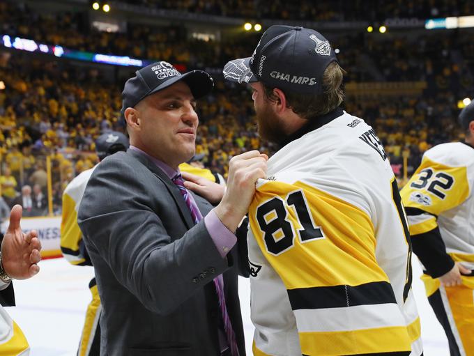 Rick Tocchet je novi trener moštva Arizona Coyotes. | Foto: Getty Images