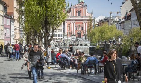 Slovenci imamo na bančnih računih že več kot 30 milijard evrov