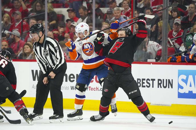 carolina Hurricanes | Hokejisti moštva Carolina Hurricanes so se brez poraza v konferenčnem polfinalu prebili v tretji krog končnice. | Foto Reuters