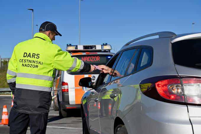 Globa za tovrstni cestninski prekršek znaša 300 evrov in je prihodek državnega proračuna.  | Foto: DARS