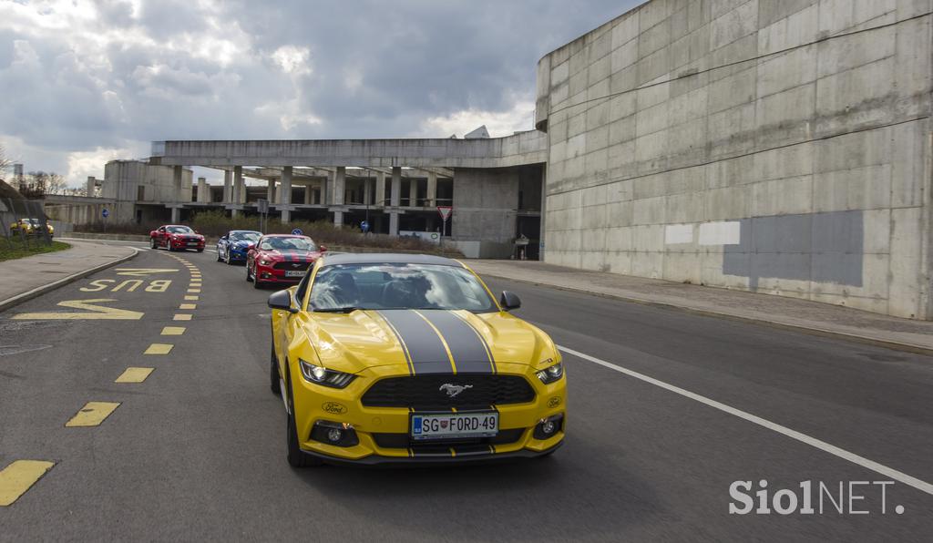 ford mustang karavana neukrotljivih avtosalon