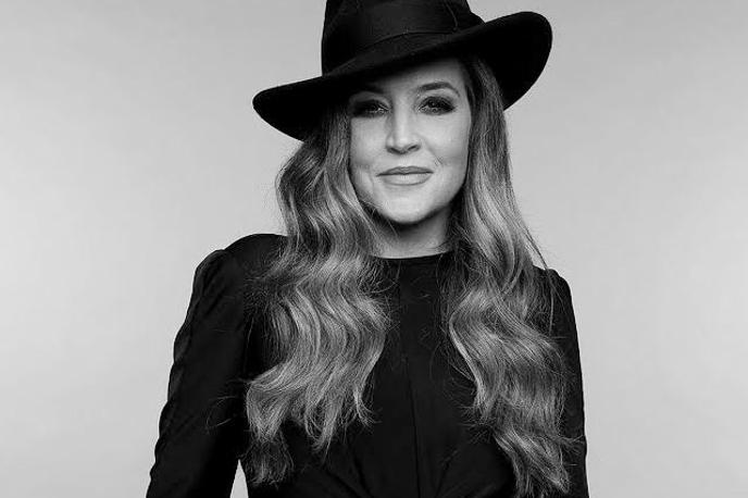 Lisa Marie Presley | Spomini opisujejo odraščanje na posestvu Graceland v Tennesseeju s slavnim očetom in skoraj podobno slavno mamo Priscillo Presley. | Foto STA