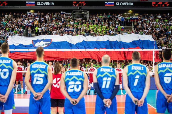 EuroVolley: Slovenija Poljska | Slovenski odbojkarji bodo tudi na finalu v Parizu deležni podpore slovenskih navijačev.  | Foto Grega Valančič/Sportida