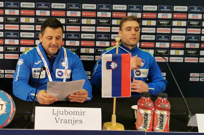 Vranješ ferlin | Selektor slovenske reprezentance, Šved Ljubomir Vranješ je Slovence vodil do zmage (21:19) nad svojo domovino. | Foto Rokometna zveza Slovenije