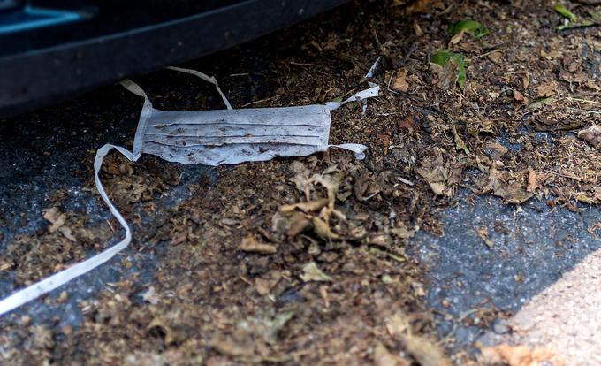 Na odprtem odvržene smeti, če jih pravočasno ne očistijo, bodo ob delovanju dežja in vetra prej ali slej končale v vodotokih, velik del pa od tam tudi v morjih in oceanih. | Foto: Getty Images