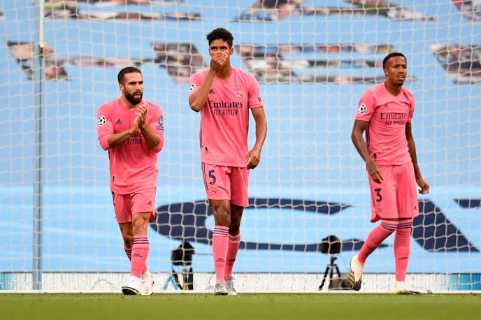 Raphael Varane | Raphael Varane si je v Manchestru privoščil dve veliki napaki, po katerih se je zatresla mreža madridskega Reala. | Foto Guliver/Getty Images