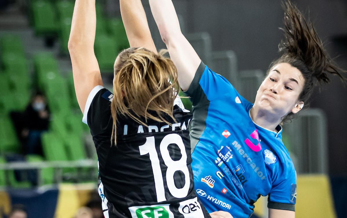 Krim Odense, Tjaša Stanko | Krimovke so v polfinalu pokala s 34:19 premagale Ptuj, največ golov, osem, je k zmagi prispevala Tjaša Stanko. | Foto Vid Ponikvar