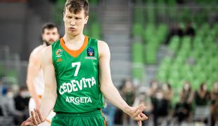 Pomlajena Cedevita Olimpija izgubila s Šenčurjem