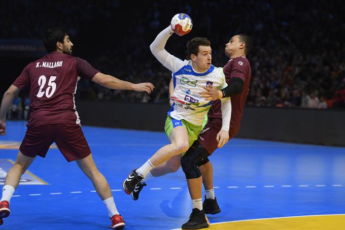 Miha Zarabec je z izjemo prve tekme, ko ga zaradi poškodbe še ni bilo v ekipi, vsa preostala srečanja začel v prvi postavi. | Foto: Vincent Michel/francehandball2017.com