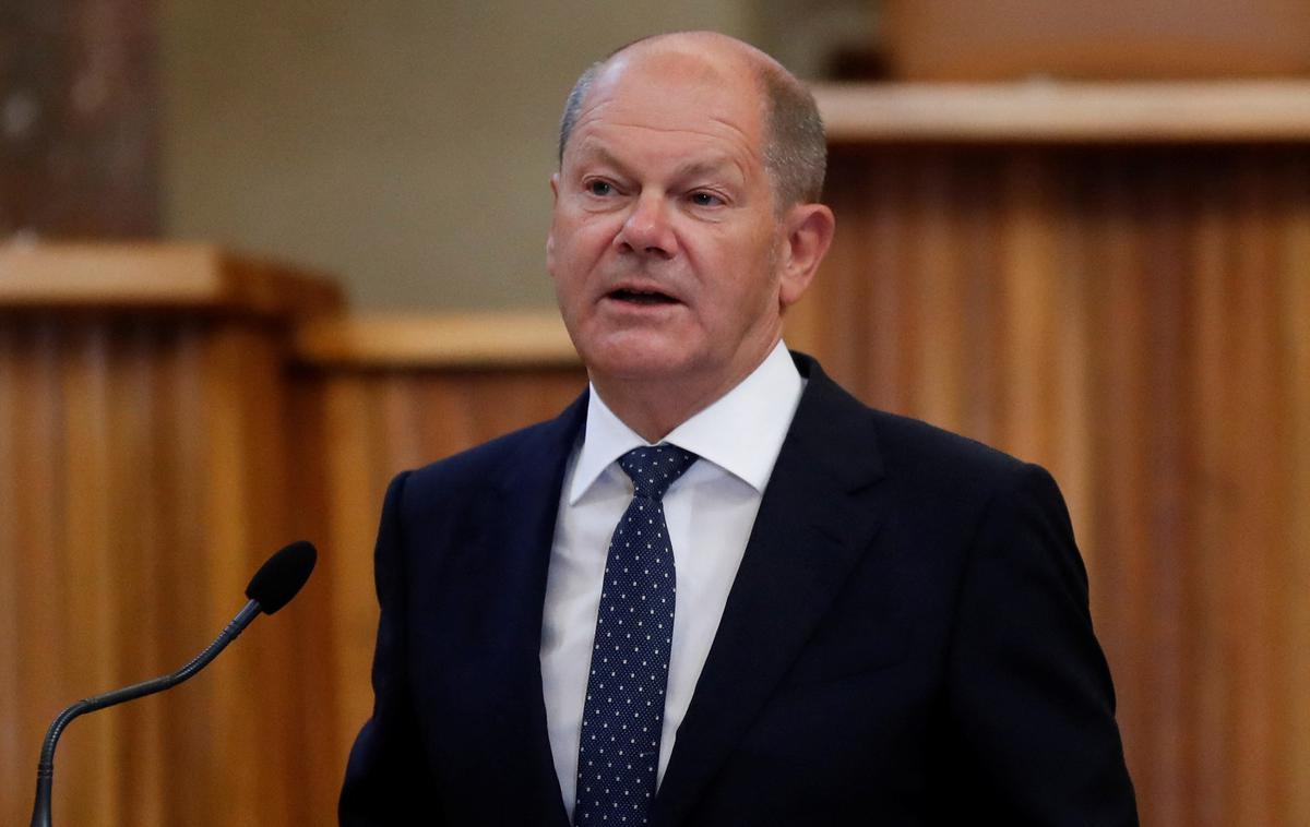 Olaf Scholz | Toda, kot je dejal Scholz, motil se je "glede poguma Ukrajincev, Evrope, nas, značaja naših demokracij, naše volje, da se upremo maniji velikih sil in imperializmu". Ob tem je napovedal nadaljevanje podpore Ukrajini tako dolgo, kot bo to potrebno. | Foto Reuters