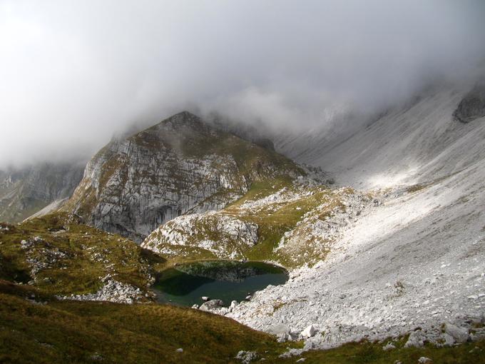 Sestop po melišču mimo jezera v Lužnici. | Foto: Matej Podgoršek