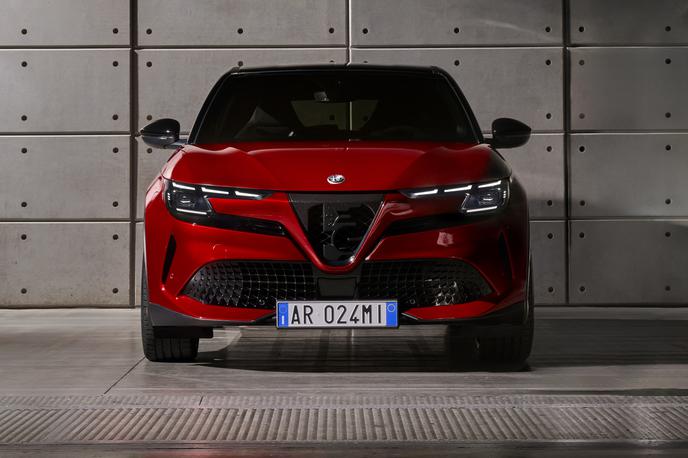 Alfa Romeo milano | Alfa romeo, ki zdaj ni več milano, temveč junior. | Foto Alfa Romeo