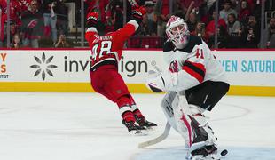 Carolina Hurricanes do druge zmage v polfinalu