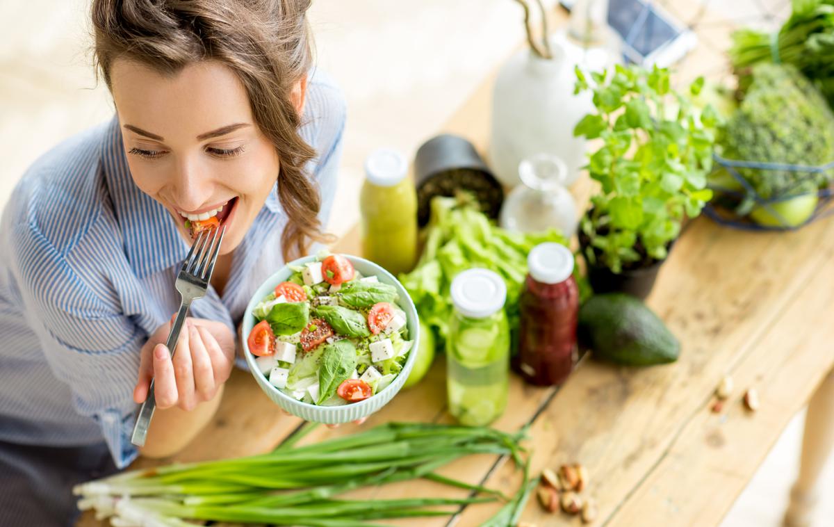 hrana zdravje | Za podporo imunskemu sistemu je treba uživati vitamine A, C, D in E, cink in magnezij ter nenasičene maščobe. | Foto Getty Images