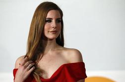 VIDEO: Lana Del Rey je zapela pesem Goodbye Kiss skupine Kasabian