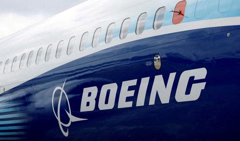 Boeingu med vzletom odpadlo kolo