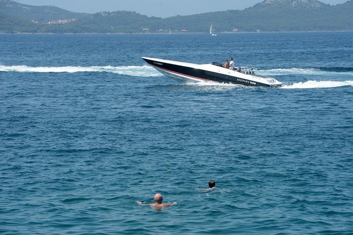 gliser |  Denarne kazni za nepravilno vožnjo z gliserji se na Hrvaškem gibljejo od 66 do 1.330 evrov. | Foto STA