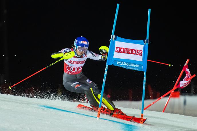 Mikaela Shiffrin | Mikaela Shiffrin slavi 14. zmago v tej sezoni, kar je do zdaj uspelo le še Vreni Schneider. Američanka je z novo zmago osvojila šesti slalomski kristalni globus. | Foto Reuters