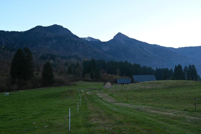 Pogled nazaj proti Liscu, Črni prsti in Črni gori | Foto: Matej Podgoršek