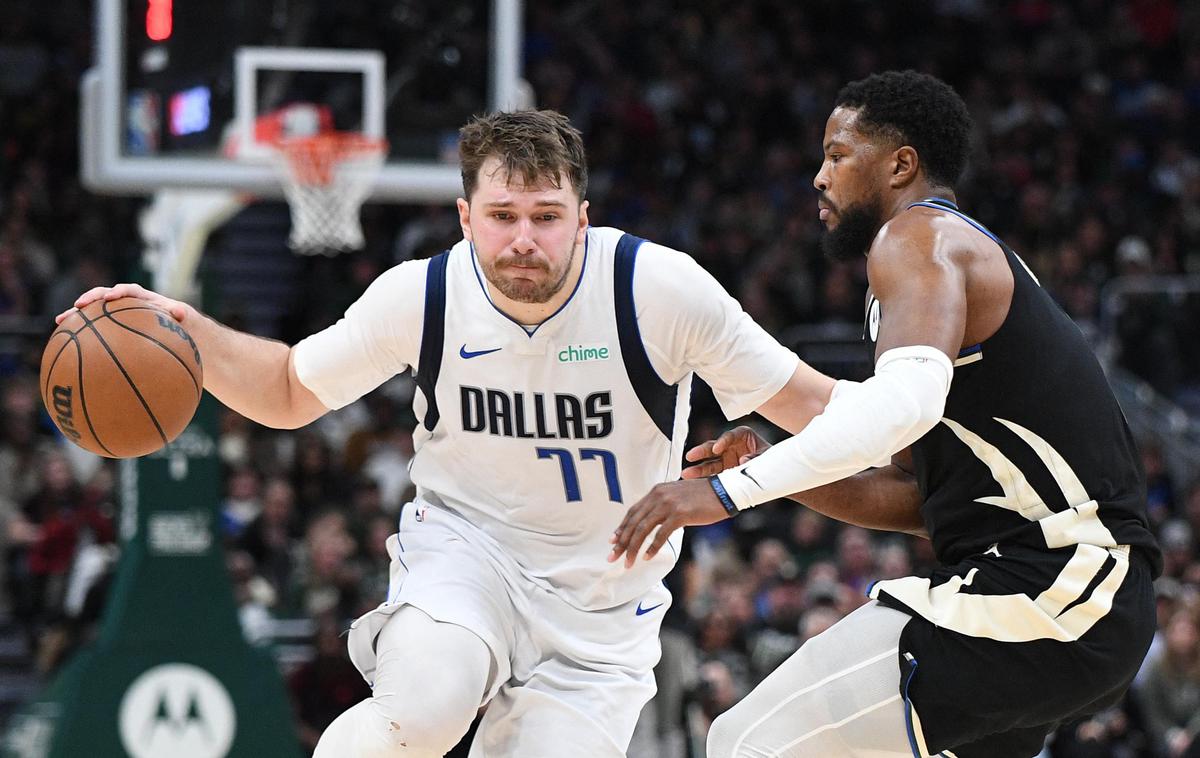 Dallas Mavericks Milwaukee Bucks Luka Dončić | Luka Dončić je dosegel 35 točk ter imel še po devet skokov in asistenc. | Foto Reuters