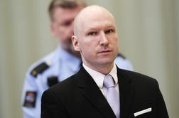 Norveški terorist Breivik dobil tožbo proti državi