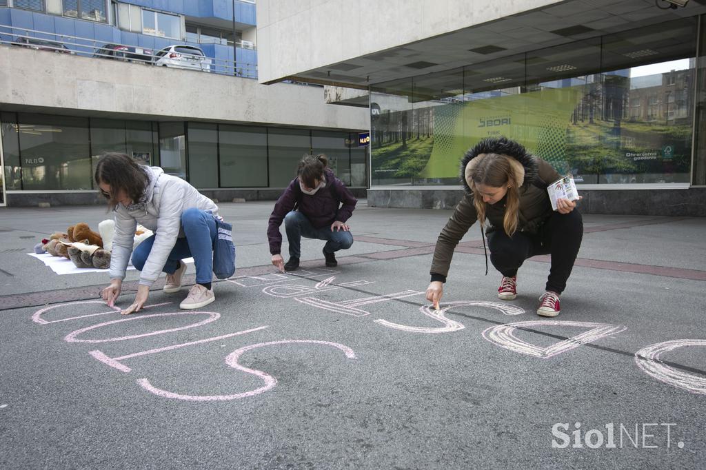 Protest prosti ubijanju živali.