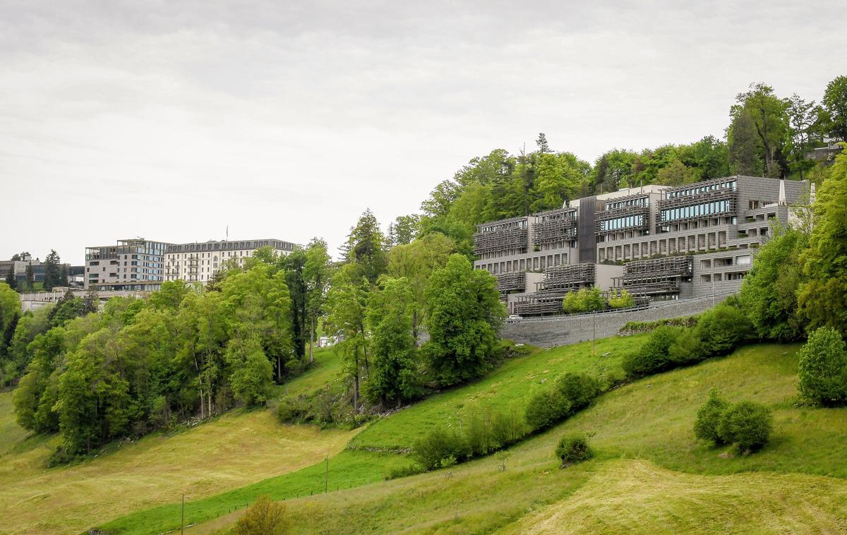 Bürgenstock | V neki ruski televizijski oddaji so mirovno konferenco o Ukrajini, ki bo potekala 15. in 16. junija v švicarskem kraju Bürgenstock, označili za ples satanistov. | Foto Guliverimage