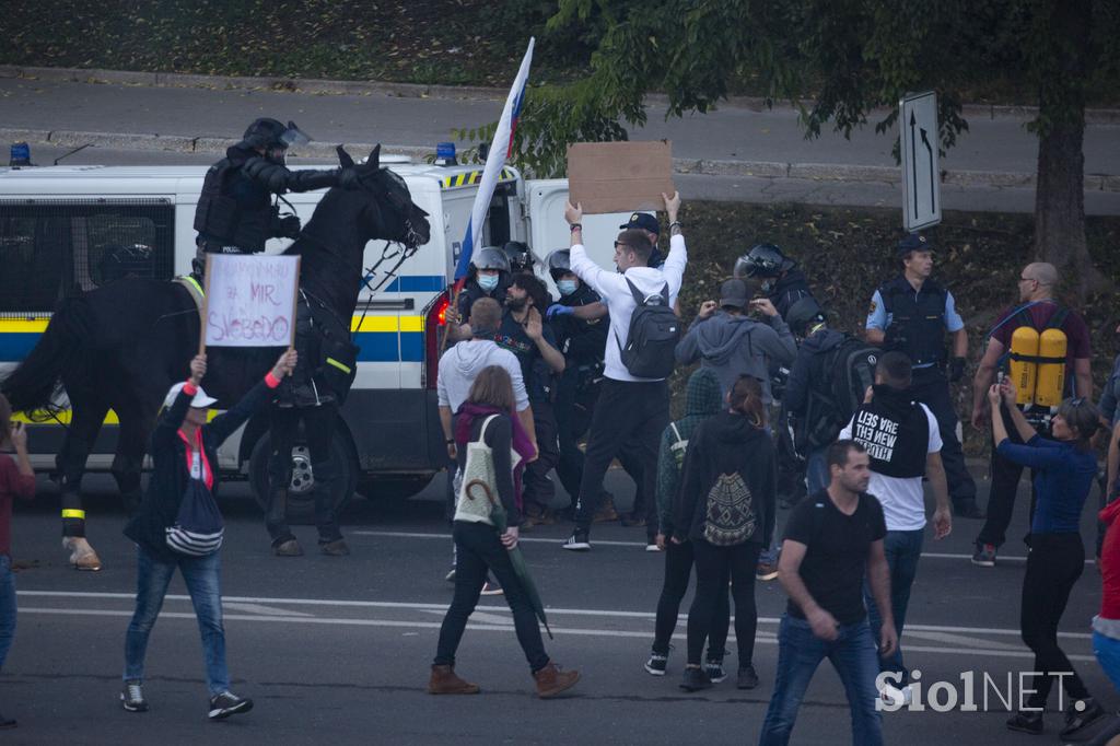 Protesti torek, 5.10.2021