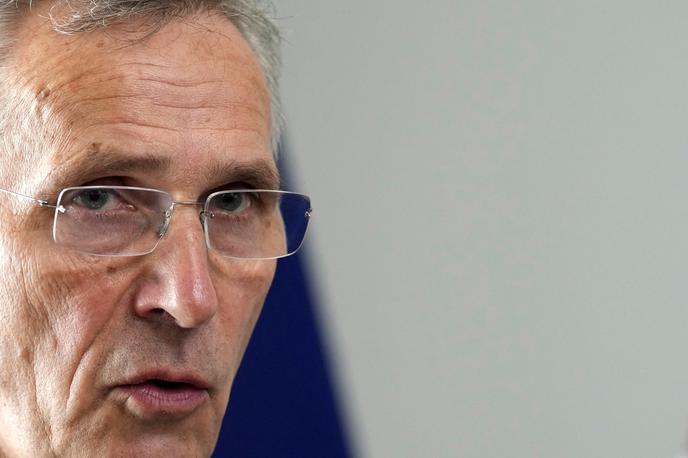 Jens Stoltenberg | Generalni sekretar zveze Nato Jens Stoltenberg je izrazil tudi zaskrbljenost glede ruske podpore severnokorejskemu jedrskemu in raketnemu programu ter kitajske podpore ruskemu vojnemu gospodarstvu z zagotavljanjem elektronike, ki se uporablja v orožju in bojih proti Ukrajini. | Foto Reuters