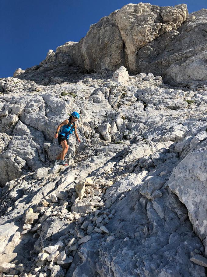 Ker je bila pri sestopu že precej utrujena, je raje ubrala malce počasnejši tempo, da se ne bi poškodovala. | Foto: osebni arhiv/Boštjan Ciperle