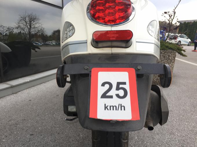 Če motor presega navišjo dovoljeno hitrost 25 km/h, ga je treba registrirati pod pogoji, ki veljajo za motorje z najvišjo dovoljeno hitrostjo 45 km/h. | Foto: Gregor Pavšič