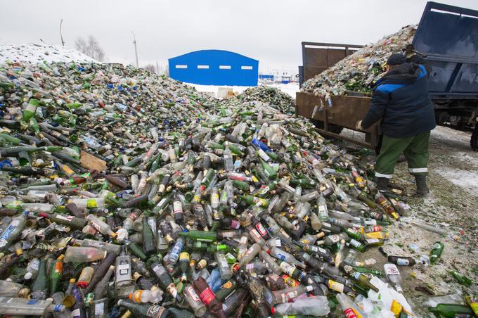 ... se bodo po naravni poti razgradili vsi stekleni predmeti.  | Foto: Reuters