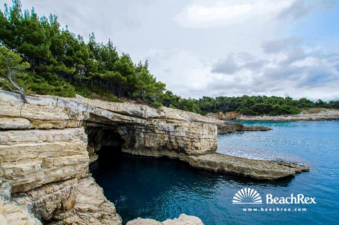 "Glede na mojo naravo mi zelo ustreza plaža Galebove stijene v Puli. Predlagam jo vsem, ki imajo radi povečano dozo adrenalina v krvi." | Foto: BeachRex