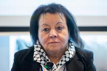 palestinska pesnica Hanan Awwad