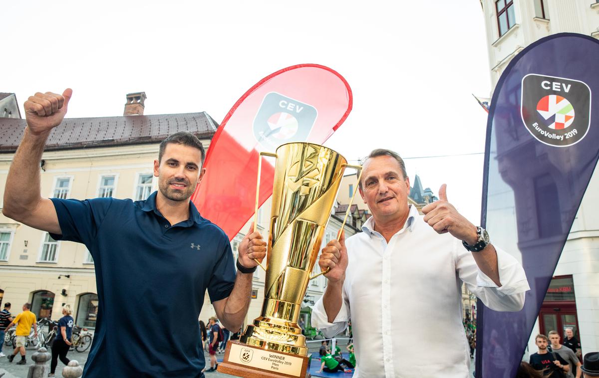 Eurovolley 2019 99 dni | Do evropskega odbojkarskega prvenstva, ki bo potekalo tudi v Sloveniji, je še 99 dni. Takole bo videti nagrada, ki jo bo 29. septembra v Parizu osvojil evropski prvak.  | Foto Odbojkarska zveza Slovenije