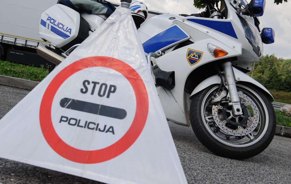 slovenska policija | Južna ljubljanska obvoznica pri priključku Ljubljana jug proti razcepu Kozarje bo po napovedih zaprta dlje časa.  | Foto STA