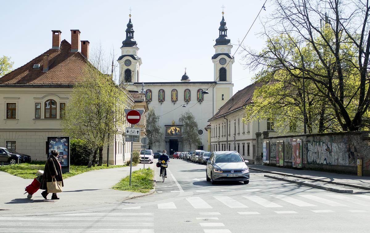 sv. peter cerkev Ljubljana | Cerkve bodo tudi v času velikonočnih praznikov zaradi izrednih zdravstvenih razmer samevale, obredje se bo preselilo na televizijo, radio in internet. | Foto Ana Kovač