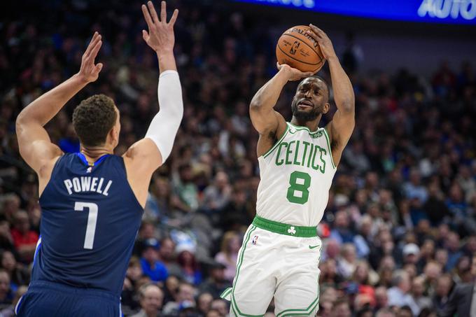 Kemba Walker je bil z 32 točkami najboljši strelec srečanja v Dallasu, s katerim je Boston prekinil niz dveh zaporednih porazov. | Foto: Reuters