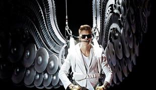 Justin zaradi molitve prekinil koncert